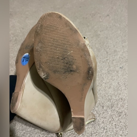 Betsey Johnson Beige Wedges size 7.5 - Picture 8 of 12